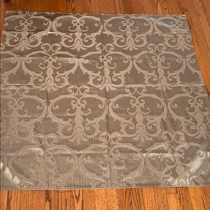 EUC Tablecloth 48inx48in